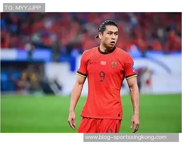 张玉宁与对方球员上半场激烈冲突各自领到黄牌引发热议 张玉宁与对方球员上半场激烈冲突各自领到黄牌引发热议